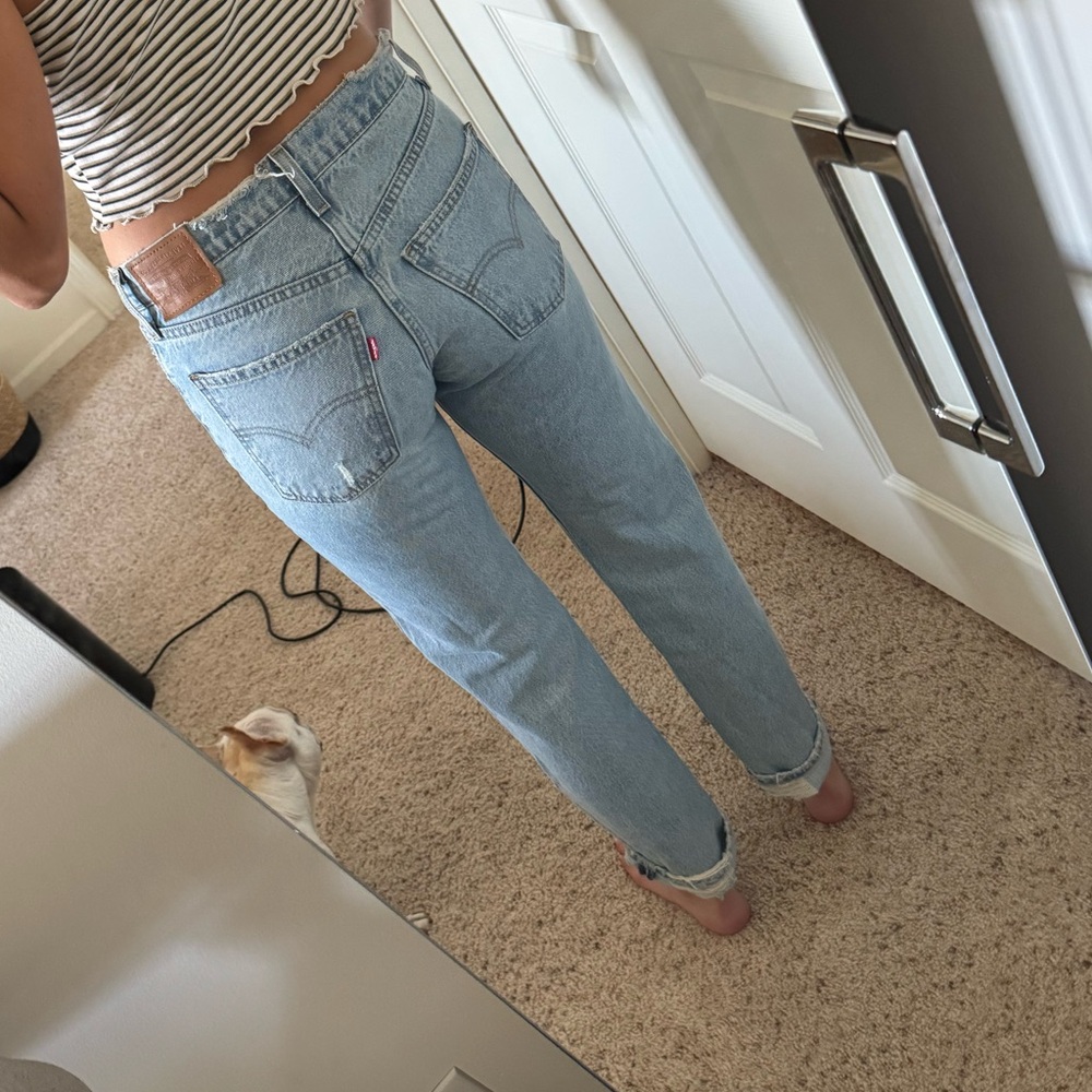 Levi’s Mid Rise - Picture 2 of 6